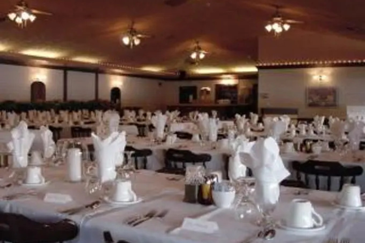 Dining 4 of 4