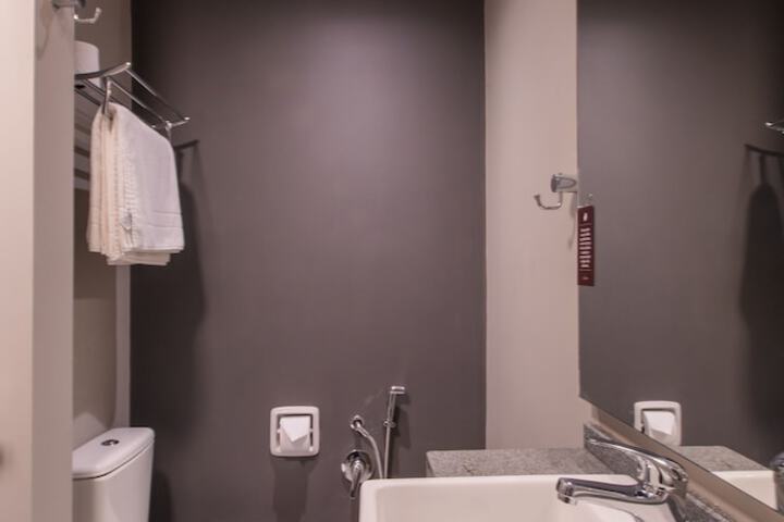 Room 9 of 27