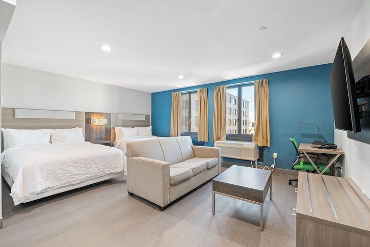 Premium Queen Bed (17 of 19)