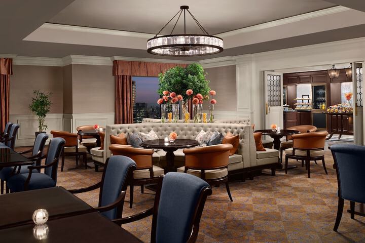 Lounge 90 of 138