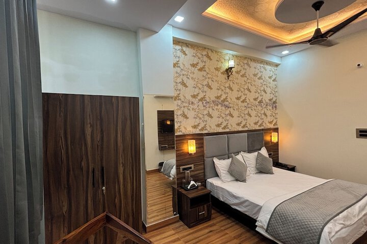 Room 3 of 21