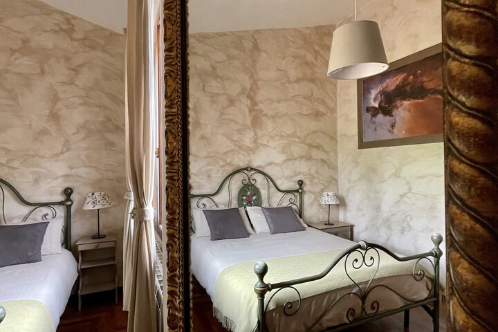 Room 7 of 35