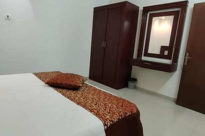 Room 6 of 31