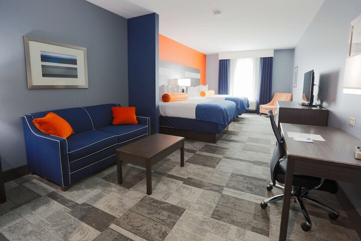 Suite 1 King Bed Kitchenette Microwave and Refrigerator Pillowtop Bed Sofa Bed Full Breakfast (18 of 23)