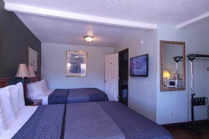 Double Accessible Queen Size Bed (6 of 11)
