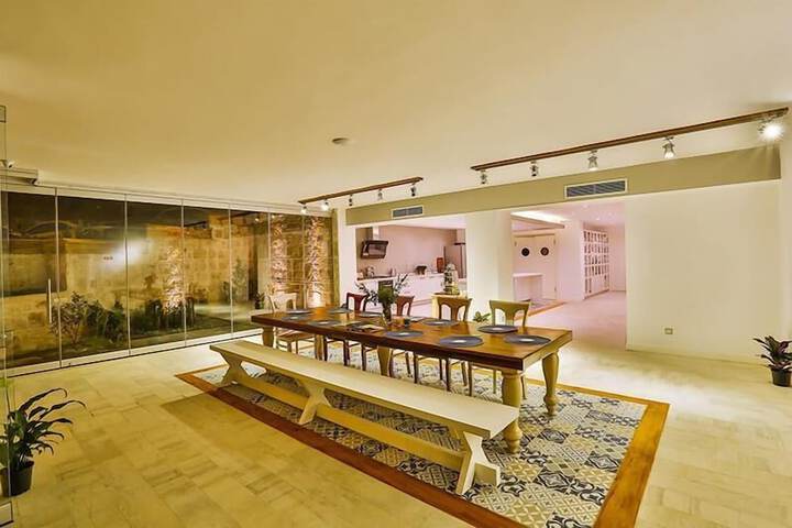 Entrance & Lobby