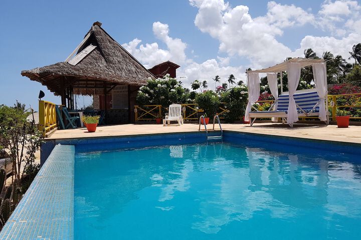 Hotel with Pool