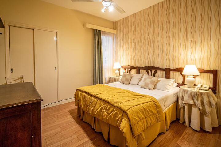 Room 4 of 32