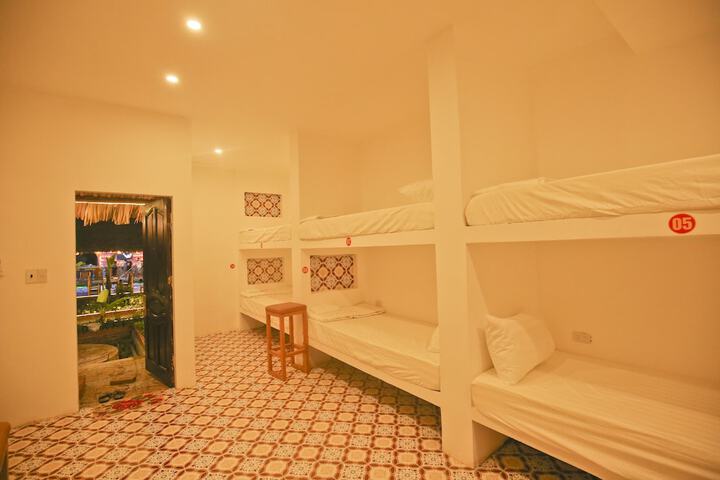 Room 9 of 113