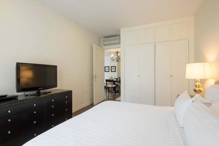 Room 11 of 33