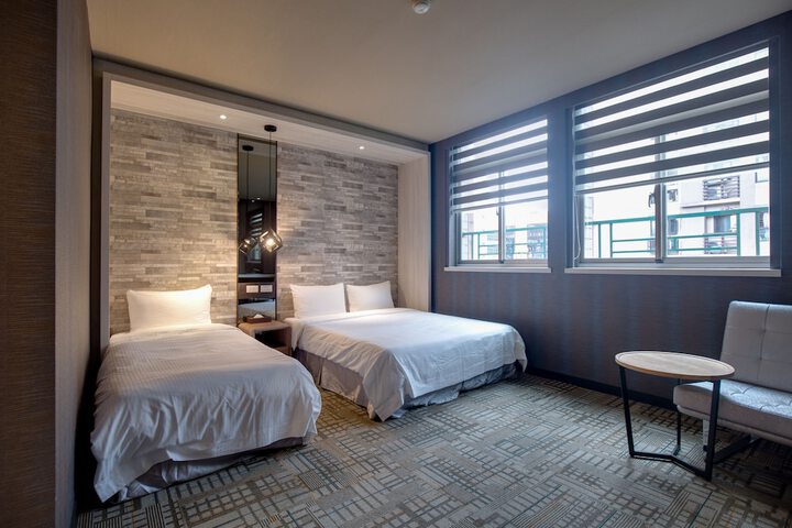 Room 28 of 203