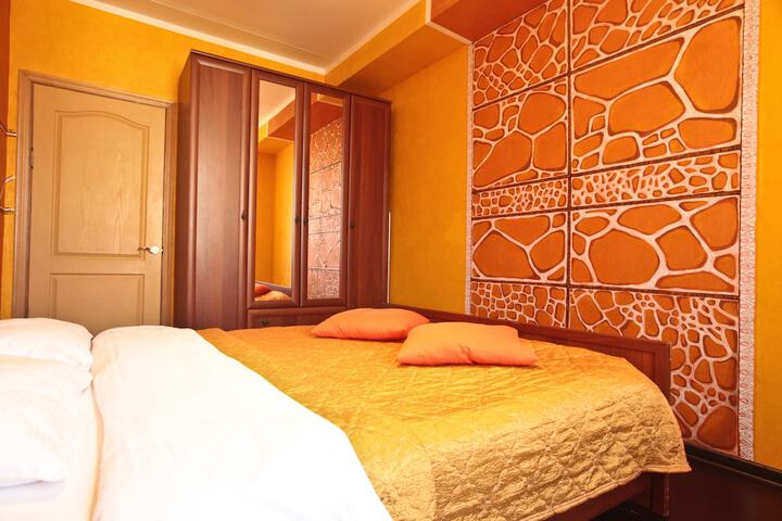 Room 10 of 183