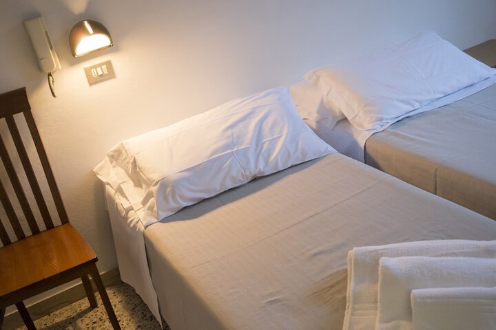 Room 5 of 11