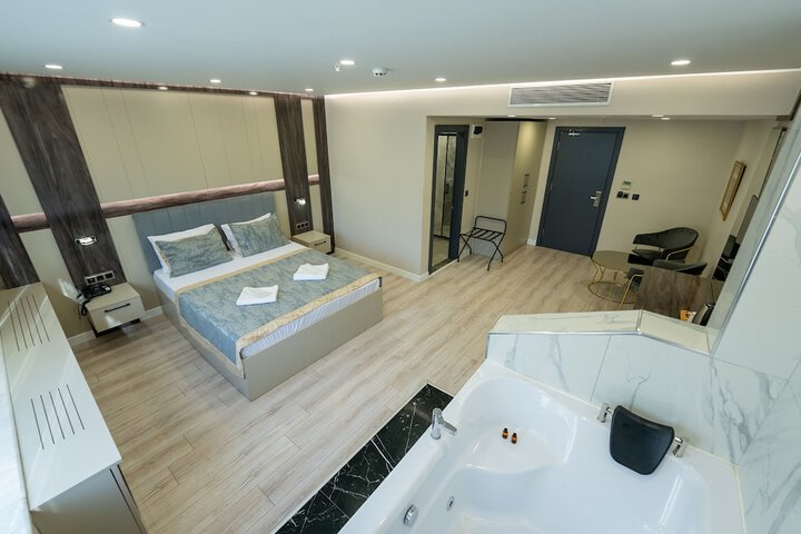 Room 30 of 48
