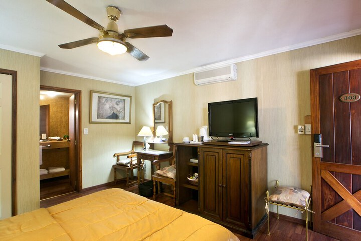 Room 4 of 80