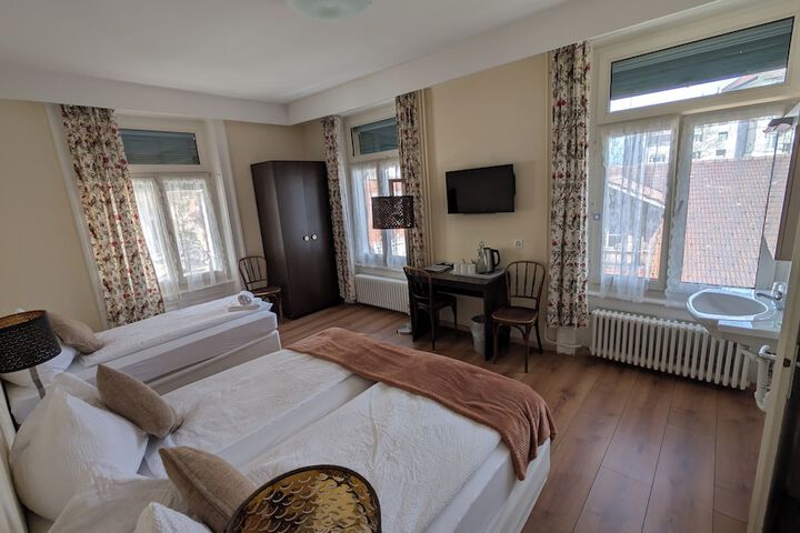 Room 12 of 91