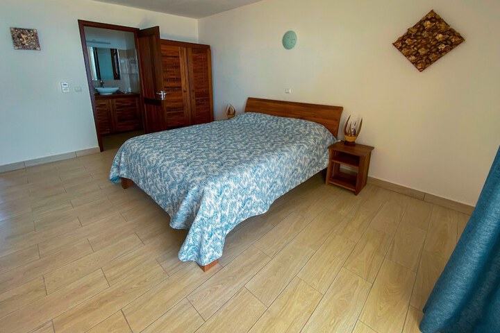 Room 7 of 76