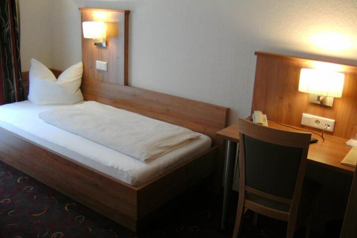 Room 11 of 33