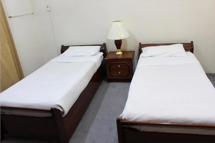 Room 4 of 8