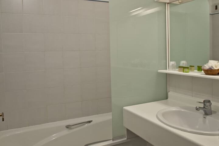 Room 15 of 38