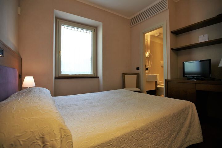 Room 9 of 89