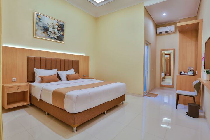 Room 4 of 9