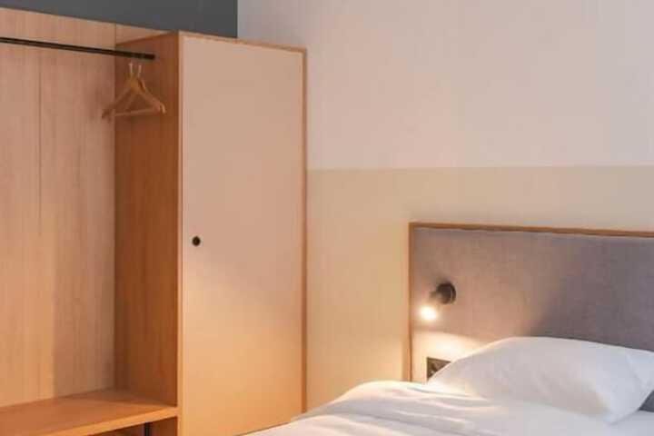 Room 7 of 30