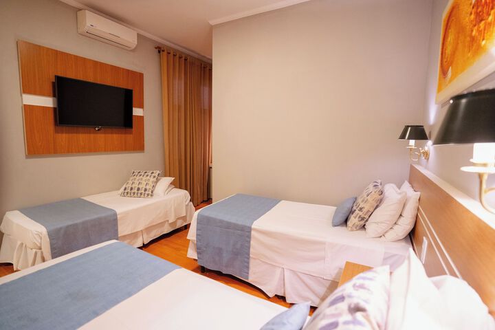 Room 52 of 175