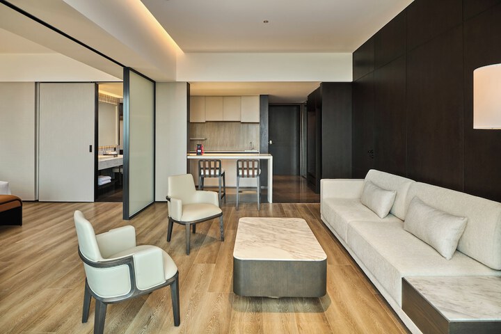 Room 16 of 93