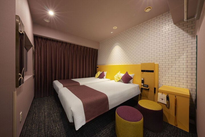 Room 18 of 48