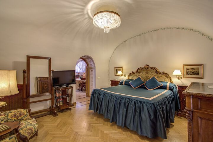 Room 5 of 50