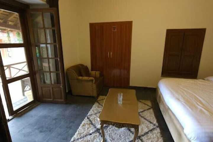Room 7 of 19