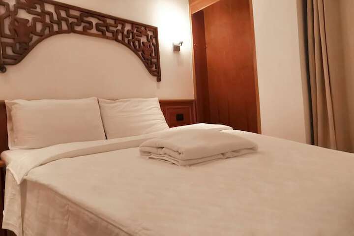 Room 8 of 49