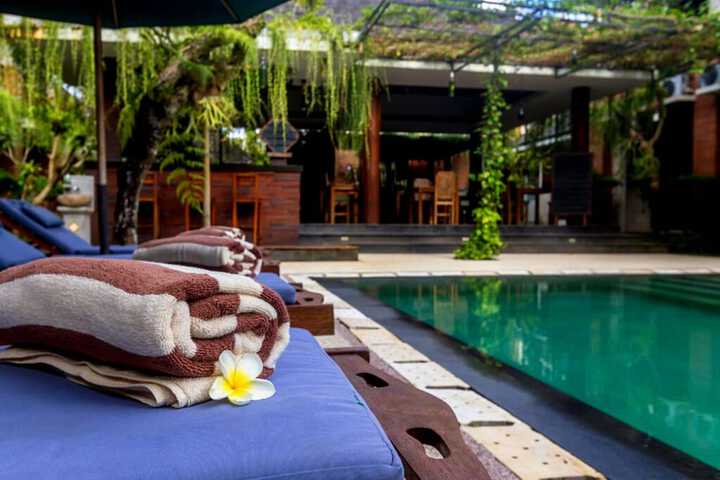 Hotel with Pool