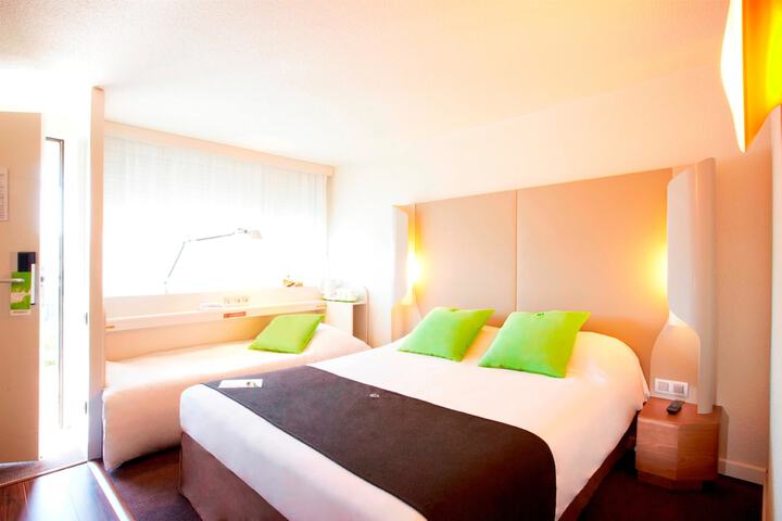 Room 4 of 55