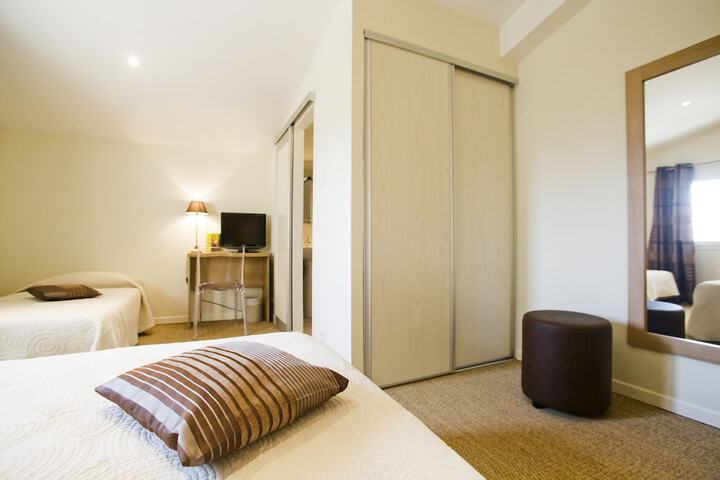 Room 33 of 102