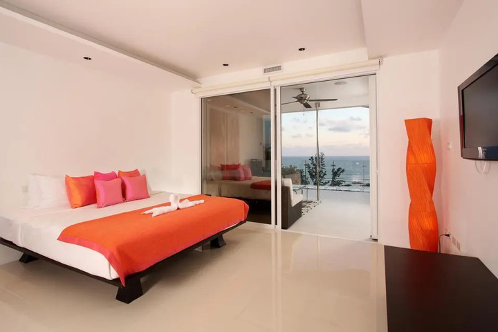 Room 5 of 13