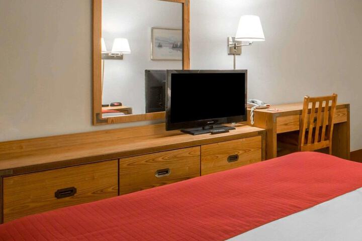 Room 9 of 26