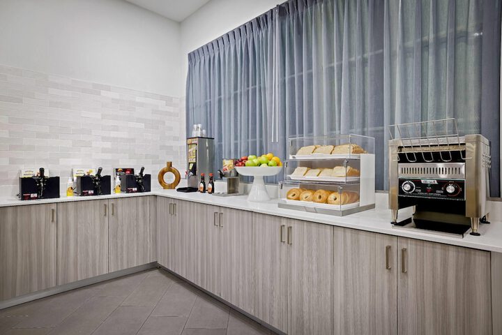 Breakfast/Coffee Service 31 of 40