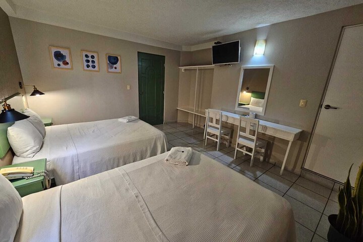 Room 5 of 32