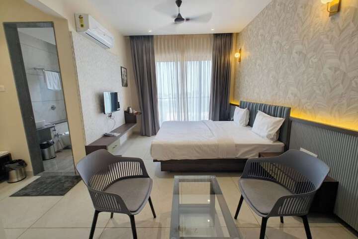 Room 9 of 30