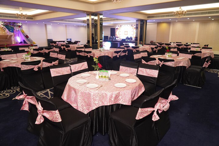 Ballroom/Hall 36 of 48