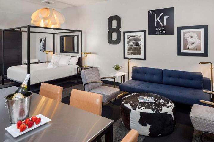 1 King Bed Accessible (11 of 18)