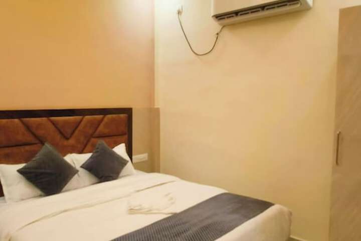 Room 5 of 20