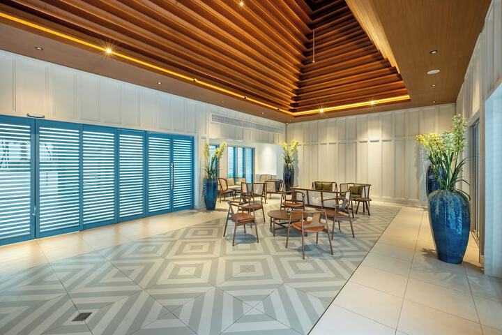 Entrance & Lobby