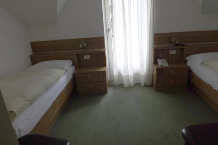 Room 9 of 46