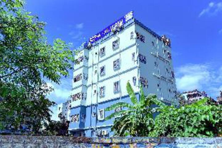 FABHOTEL AMAR RAJ REGENCY