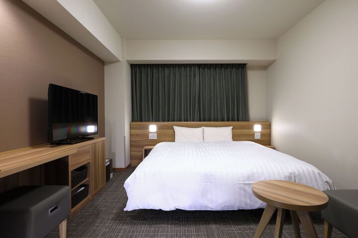 Room 12 of 103