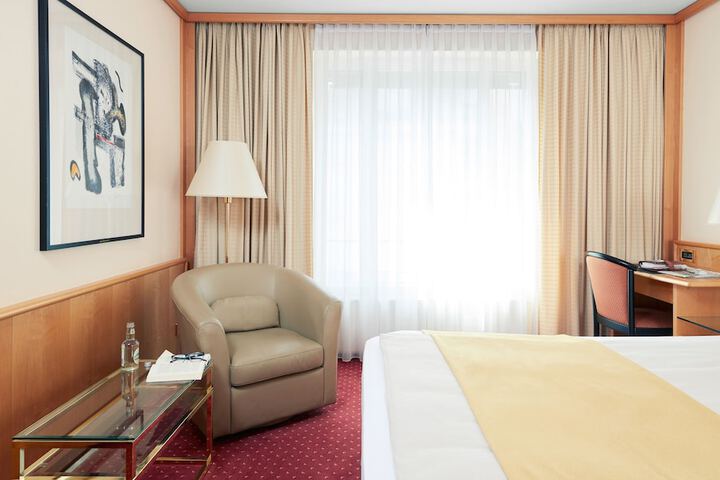 Room 28 of 34