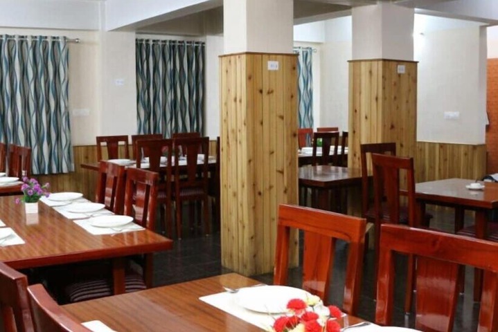 Dining 8 of 12